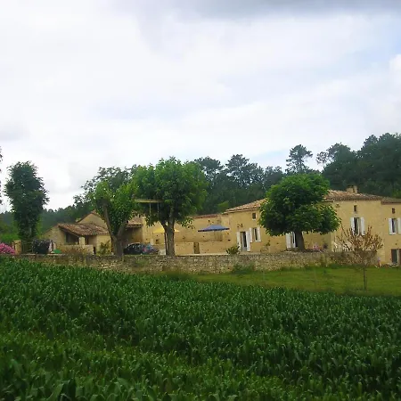 Villa De 4 Chambres A Soulaures Avec Piscine Privee Jardin Amenage Et Wifi *